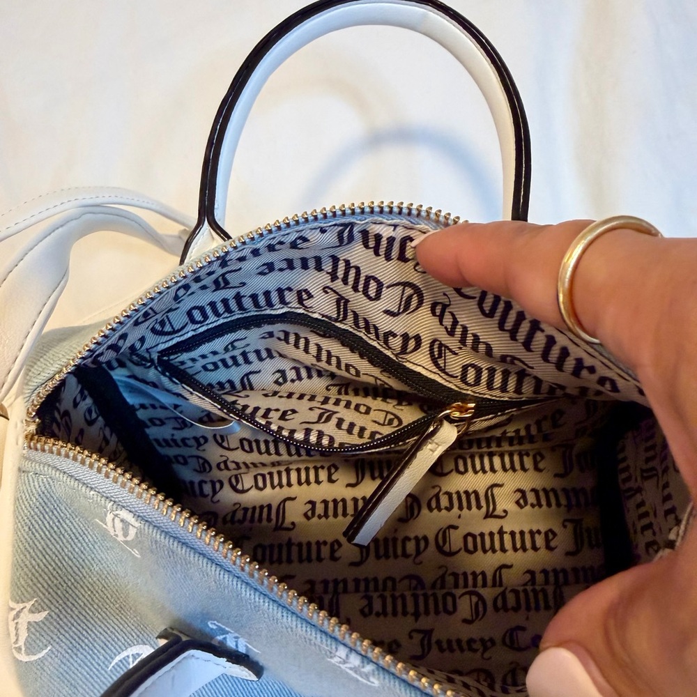 Juicy Couture blue and White Crossbody Bag
Women’s - Picture 4 of 10
